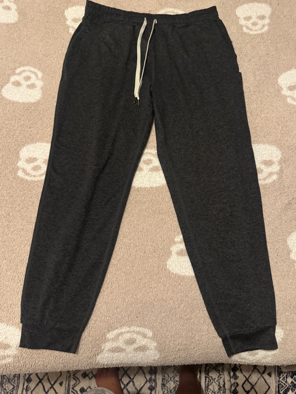 Vuori women’s jogger size medium